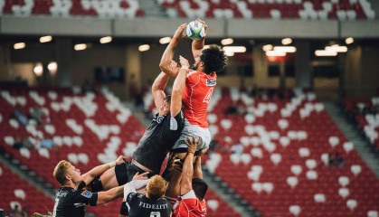 开云官方-国铁北京局首创球迷列车启程 北京国安球迷浩荡南下苏州助威