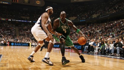 开云体育运营团队_利物浦冬窗阵容调整引关注，战略重构助力冠军之路