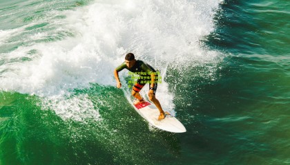 开云官方网站-现场聚焦，扬科维奇半场与球员激情交流，战术调整立竿见影