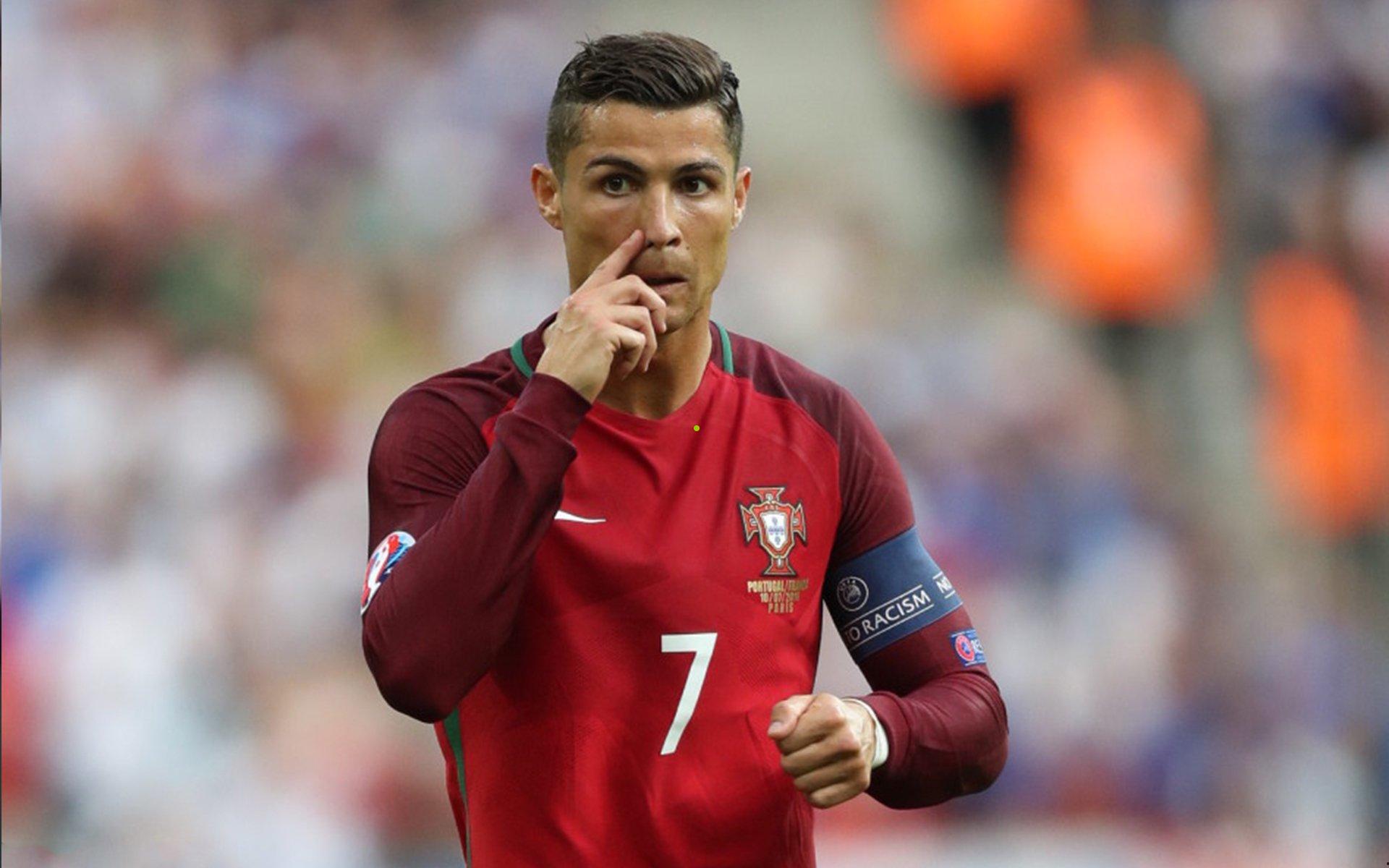 夜读时光里男足助威女足，团结灯火照见绿茵温情