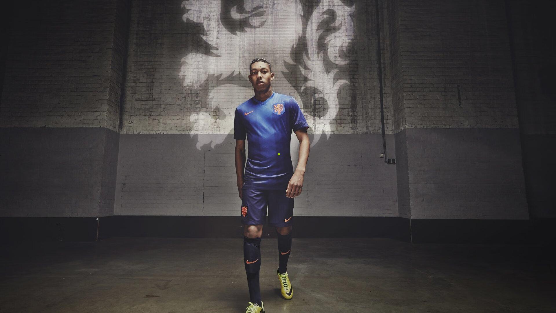 战术博弈生死一线间，国安申花对决换人抉择定乾坤